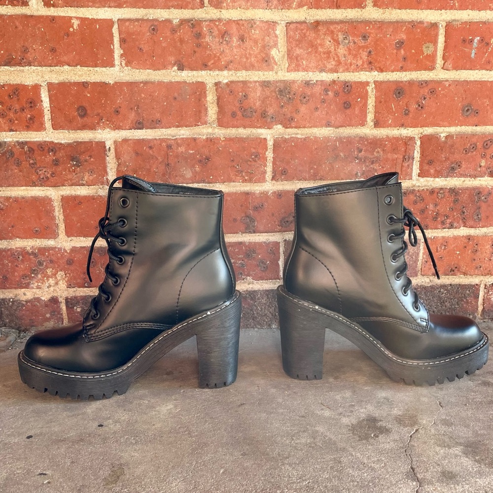 Madden Girl Black Faux Patent Leather Stacked Combat Boots Sz 8 Lace Up Goth - Picture 6 of 13